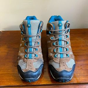Merrell hiking boots size 11 but fits like a 10